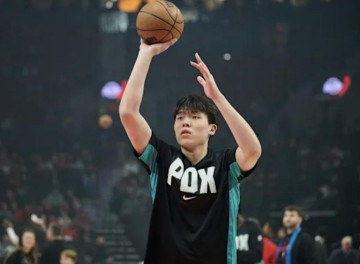 九游娱乐-河村勇辉：杨瀚森几乎无所不能，他天赋满满拥有光明的未来